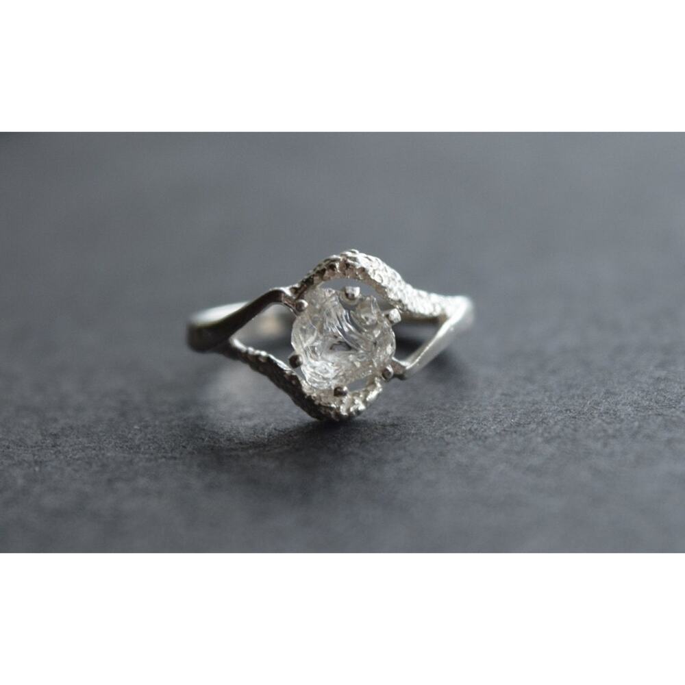 alternative raw diamond engagement rings, raw crystal size 4 5 6 7 8 8 9 10 11